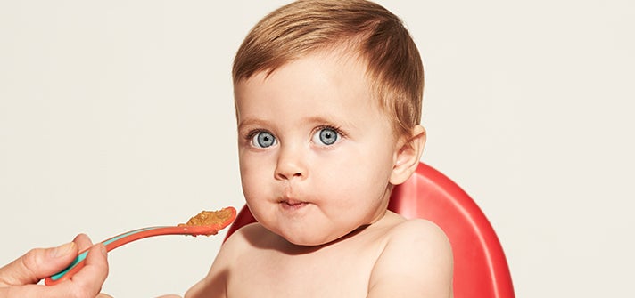 Face of feeding: the distracted gaze